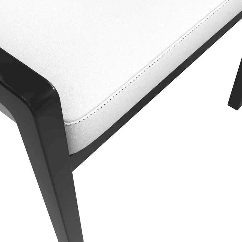 Chaise de salle à manger en cuir avec dossier ouvert incurvé et pieds en bois d'hévéa