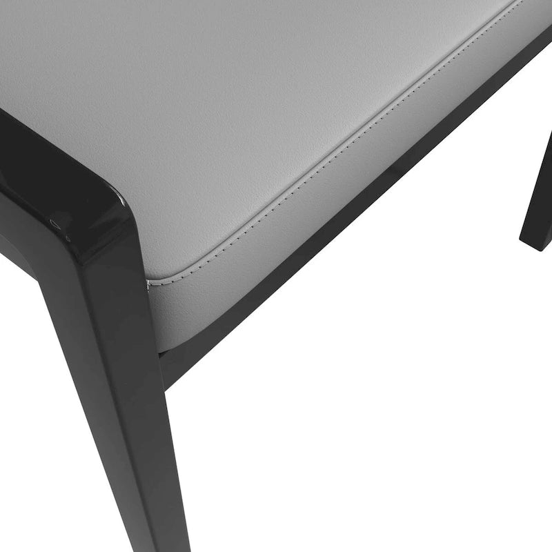 Chaise de salle à manger en cuir avec dossier ouvert incurvé et pieds en bois d'hévéa
